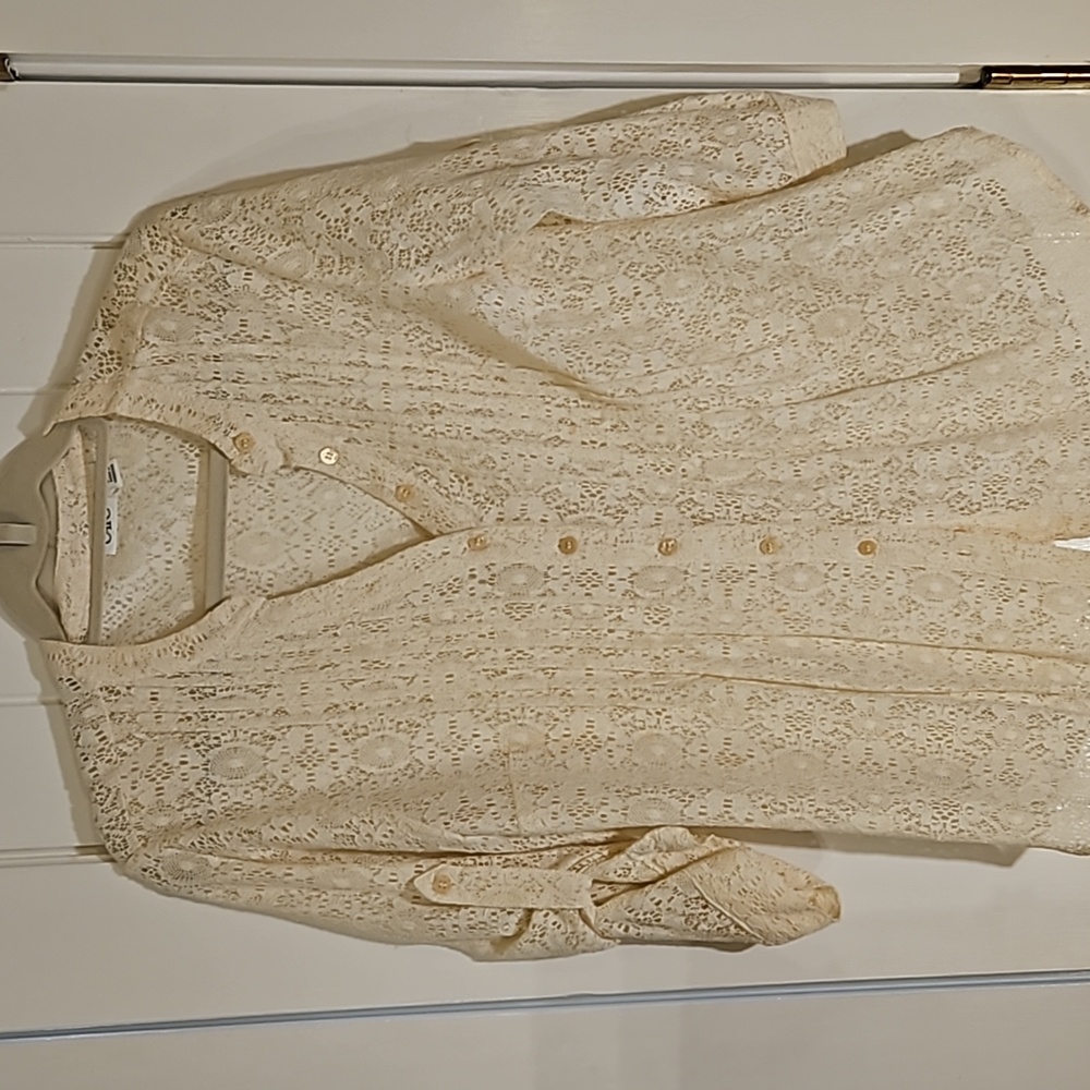 Lace 3/4 sleeve blouse